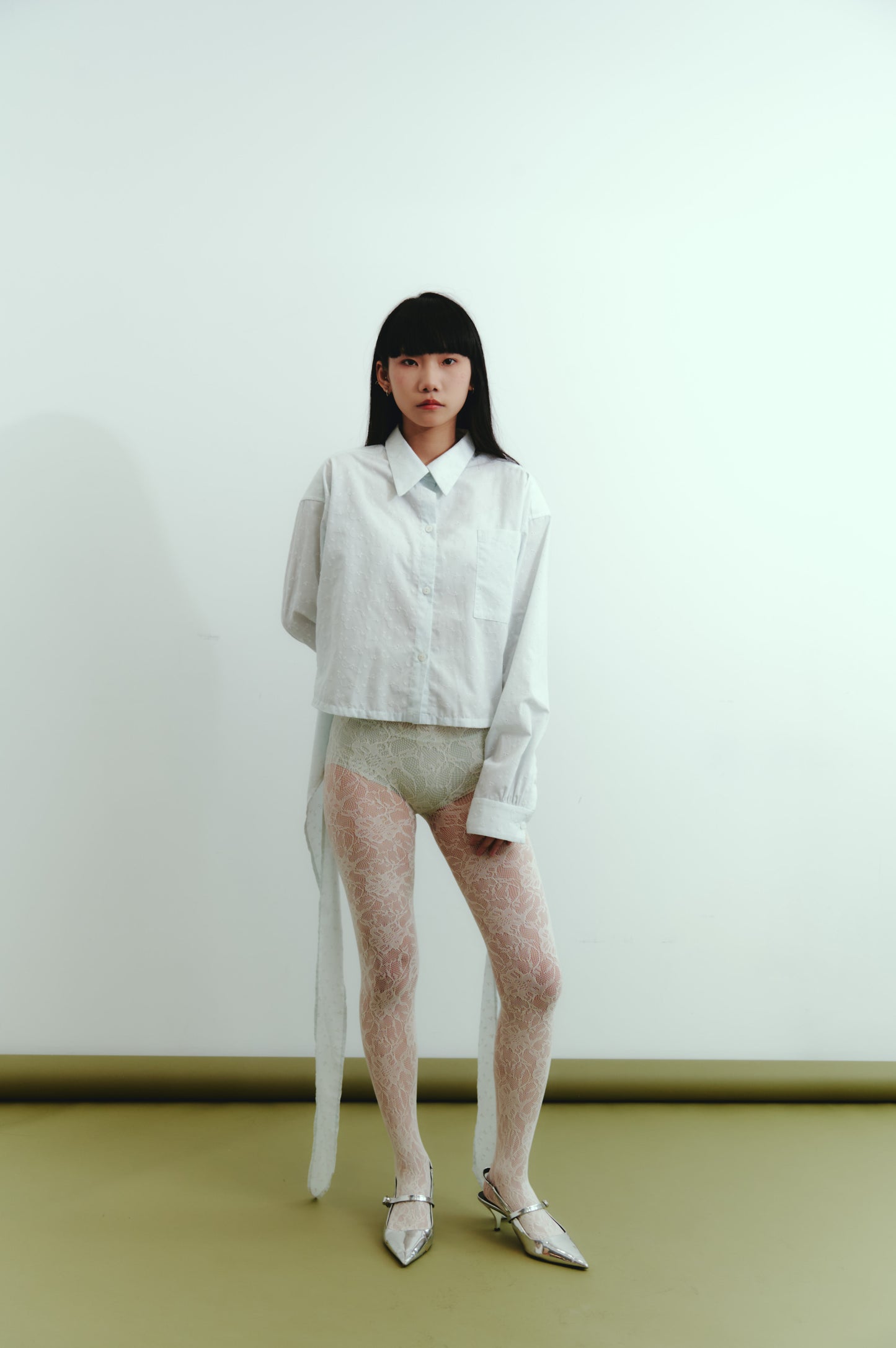 EMBROIDERED CROPPED SHIRT