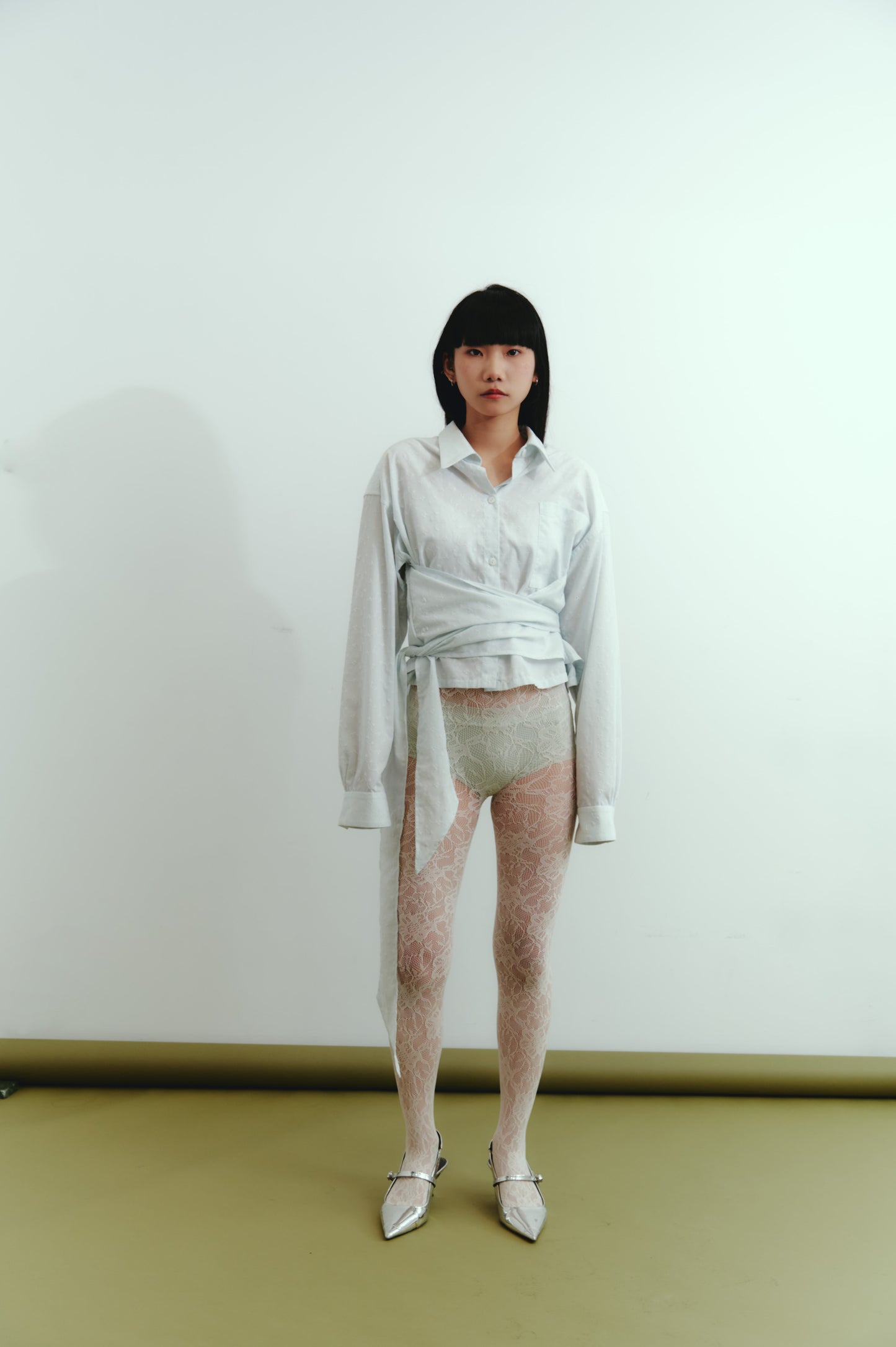 EMBROIDERED CROPPED SHIRT