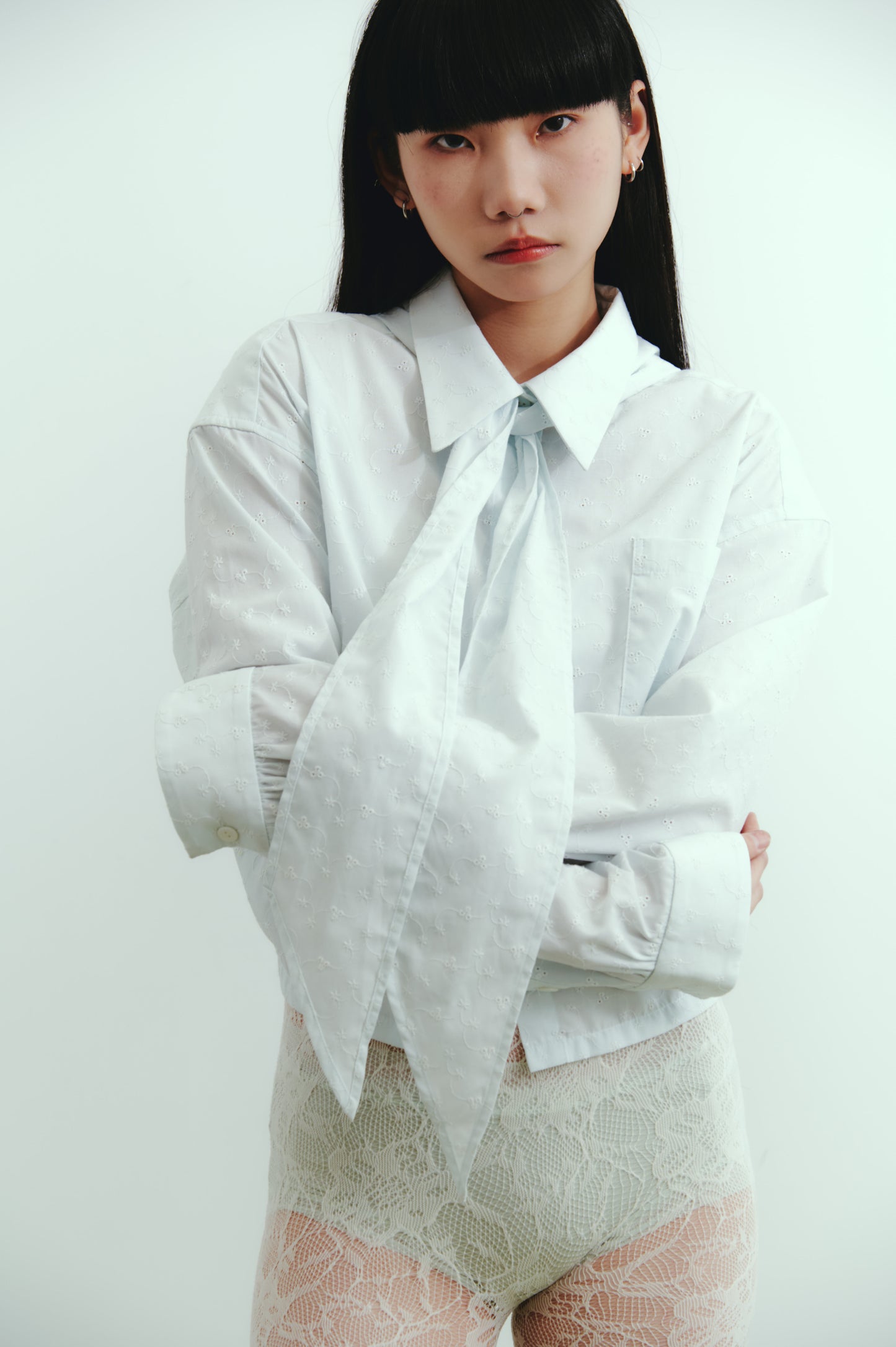 EMBROIDERED CROPPED SHIRT